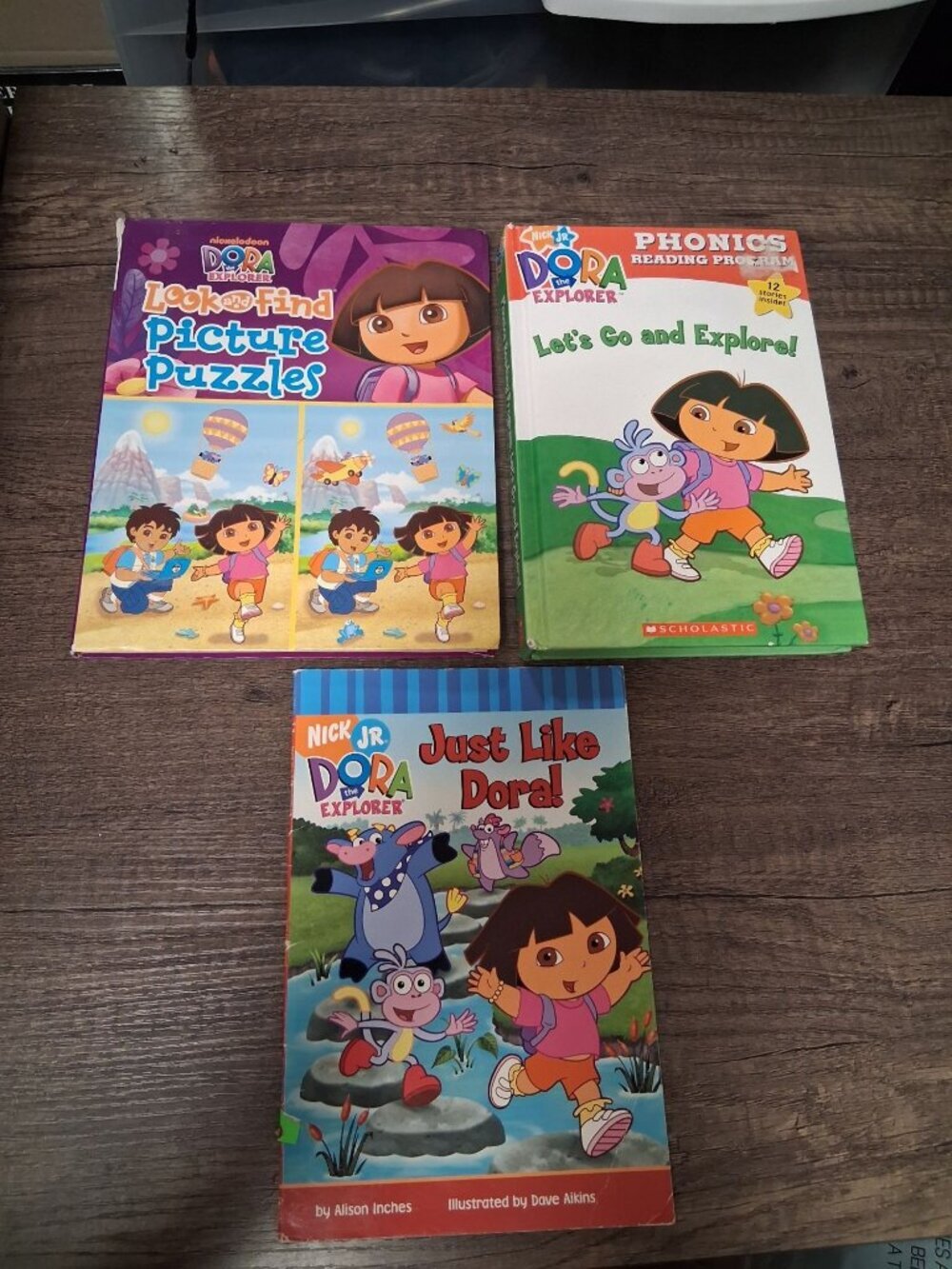 Dora the Explorer Book Bundle Early Reader Phonics Look and Find